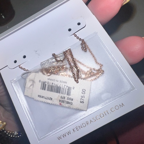 Kendra Scott Rose gold necklace with rose stone - Picture 3 of 3